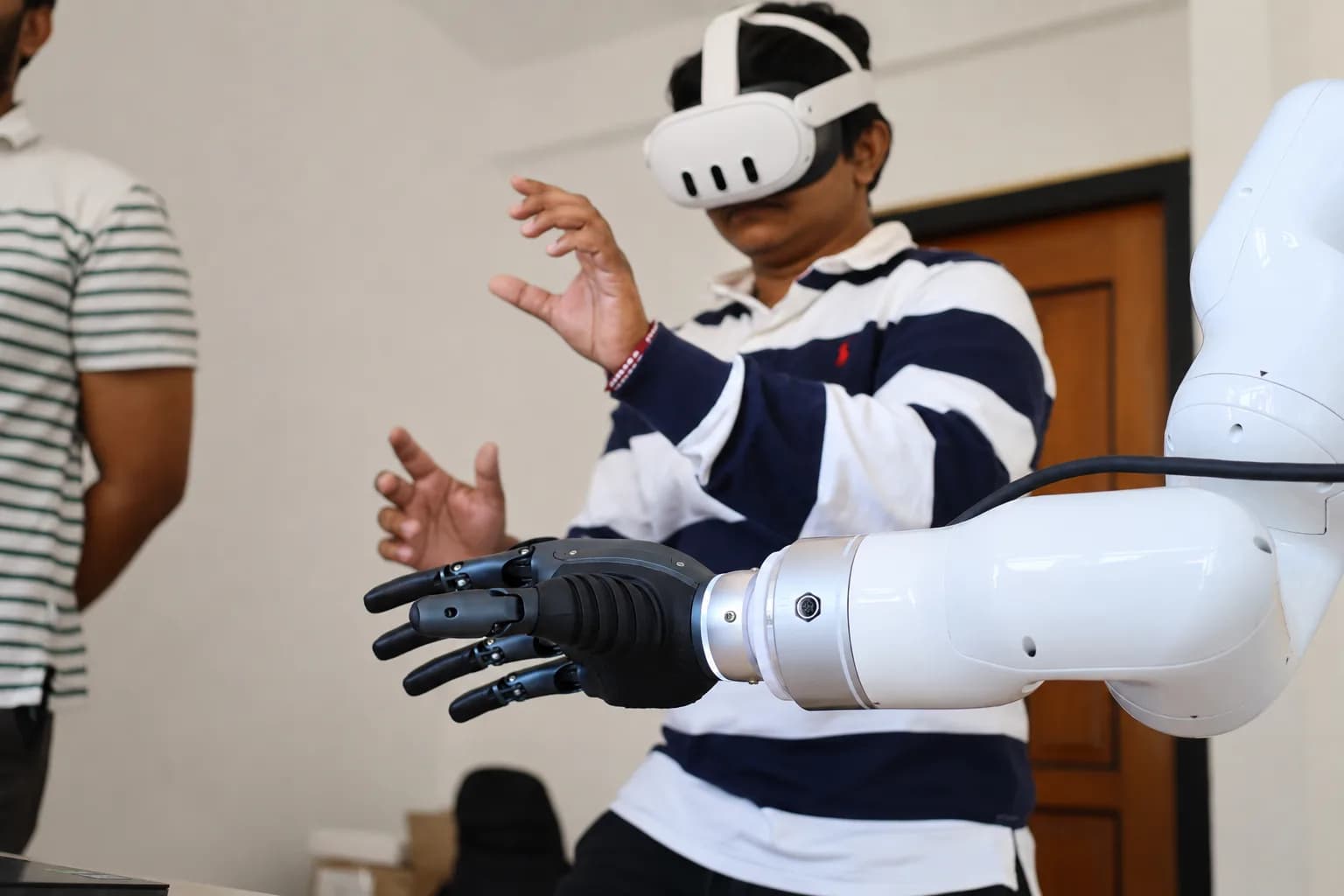 Human and intelligent machine collaboration in an industrial environment